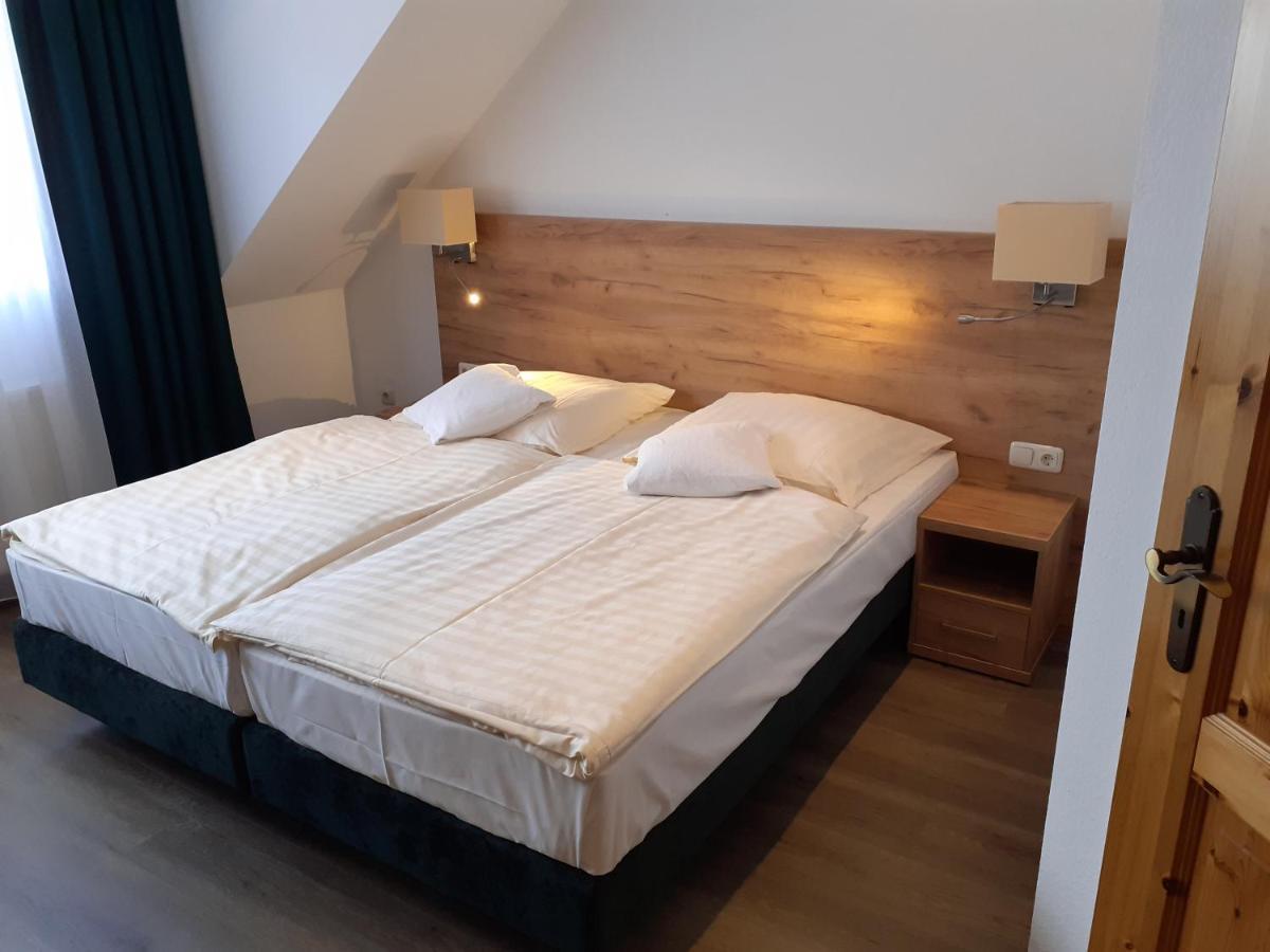 Land-Gut-Hotel Zum Alten Forsthaus - Aufladestation Fuer Elektroautos Hürtgenwald Kültér fotó