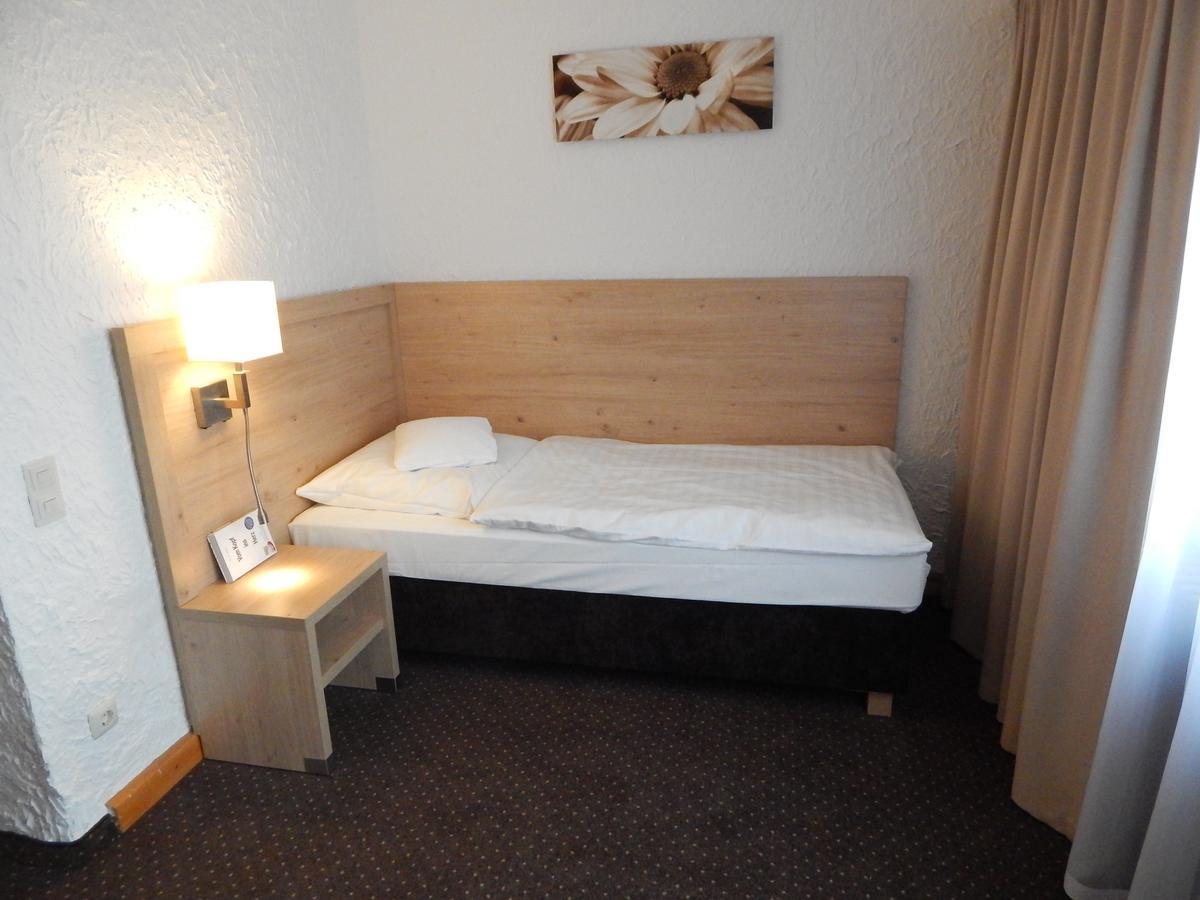 Land-Gut-Hotel Zum Alten Forsthaus - Aufladestation Fuer Elektroautos Hürtgenwald Kültér fotó