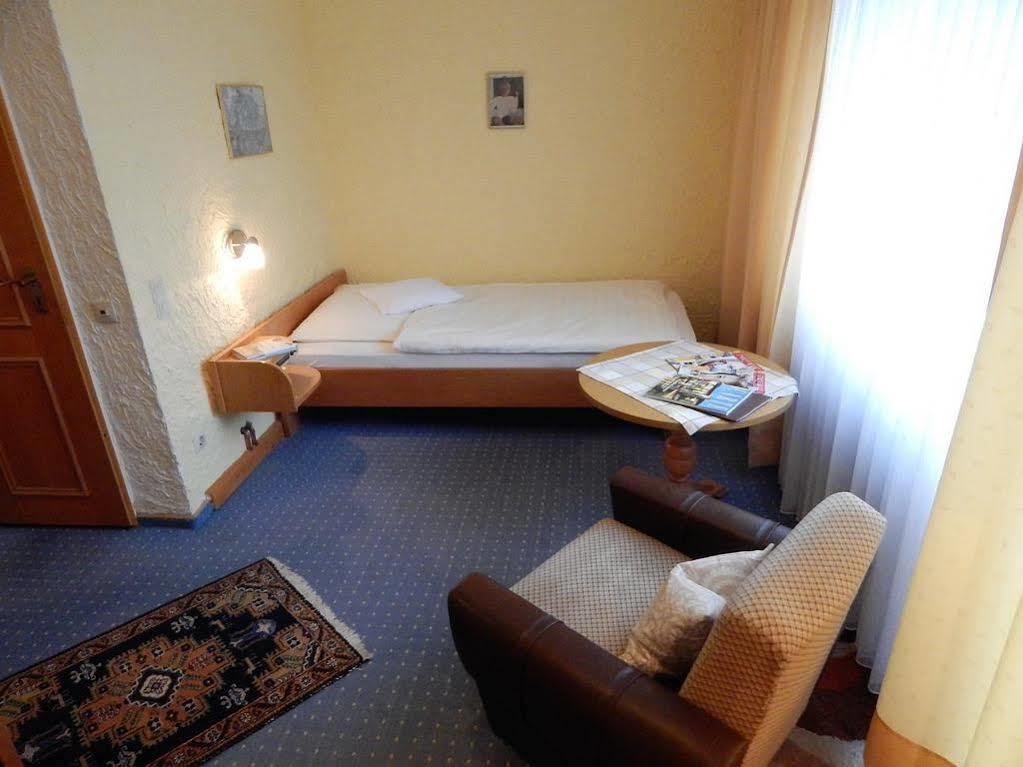 Land-Gut-Hotel Zum Alten Forsthaus - Aufladestation Fuer Elektroautos Hürtgenwald Kültér fotó