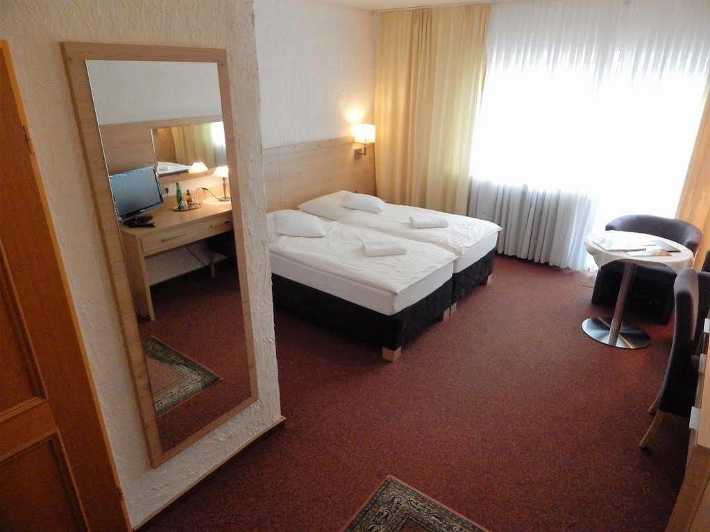 Land-Gut-Hotel Zum Alten Forsthaus - Aufladestation Fuer Elektroautos Hürtgenwald Kültér fotó